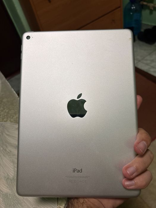 2 iPad Air, prima generație și a doua generație