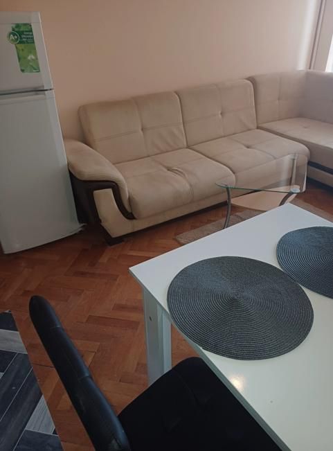 Дава се под наем Тристаен апартамент в София, Гео Милев - 95 кв.м за 750 € - Снимка #2