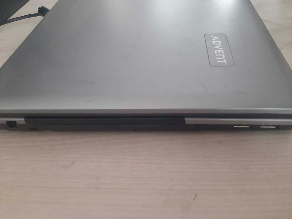 Евтин 17 инчов лаптоп