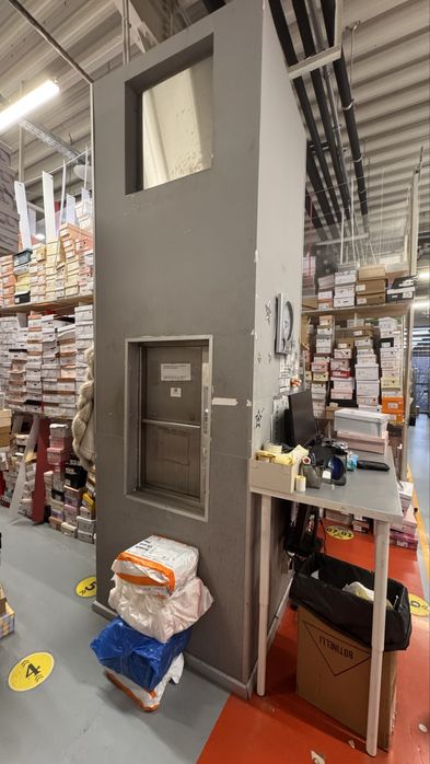 Lift de marfă tip Microlift, capacitate 50 kg,