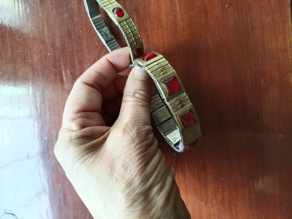 Продаю два браслета