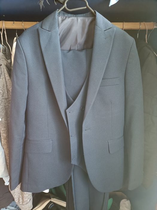 Vand costum bărbați ,albastru închis ,e compleu întreg