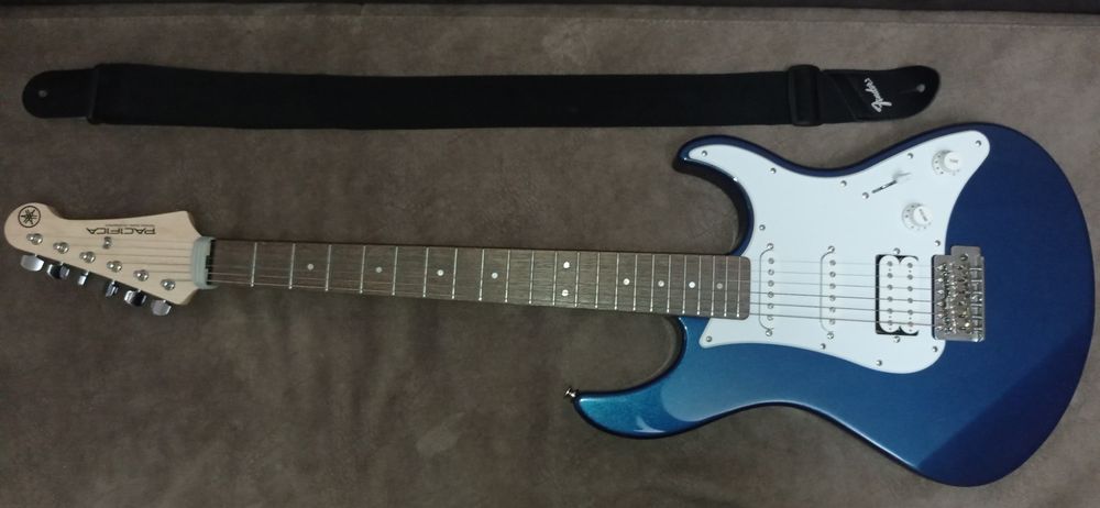 Yamaha Pacifica 012