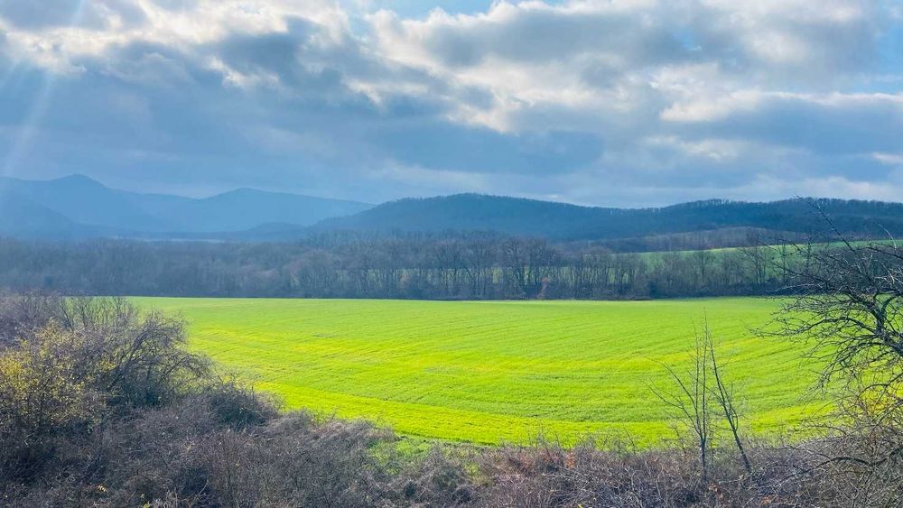 Евтина земя до с. Дебелец, яз. Цонево - гледка, инвестиция