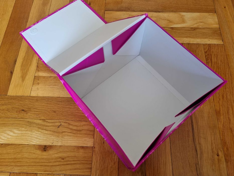 Подаръчна кутия цикламено - розов цвят