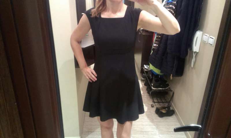 Нова с етикета, малка,стилна черна рокля и бял топ нови  ПОДАРЪК