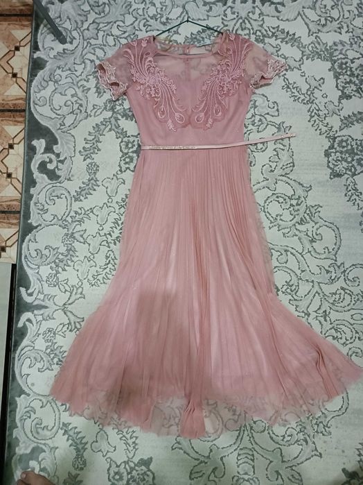 Срочно продам платья на выход