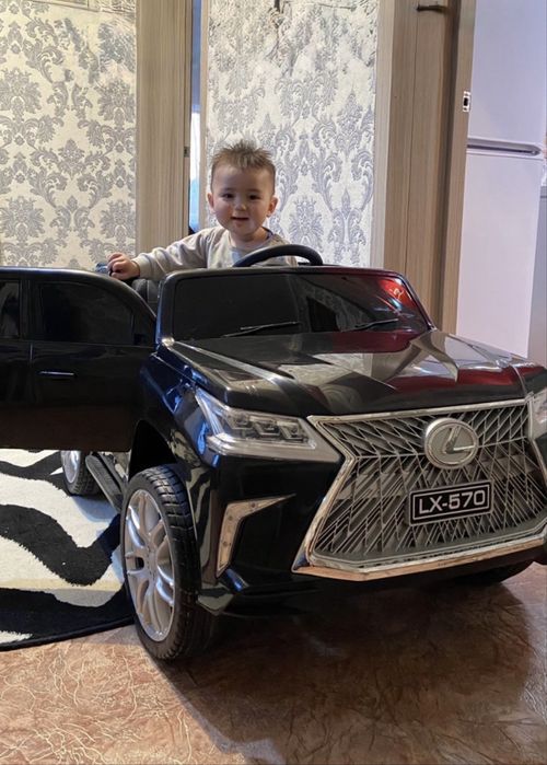 Продается машинка игрушечная