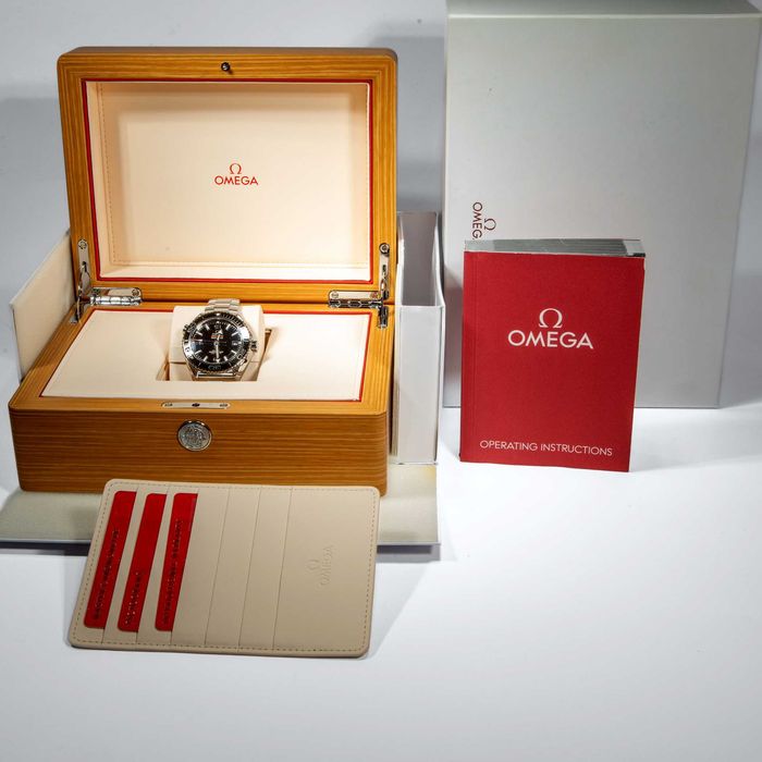Omega Seamaster Planet Ocean 600M 43.5mm 215.30.44.21.01.001