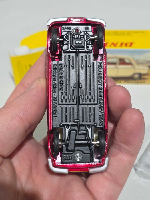 Macheta Auto Colectie 1/43 Dinky Toys Reeditie Atlas Peugeot 204