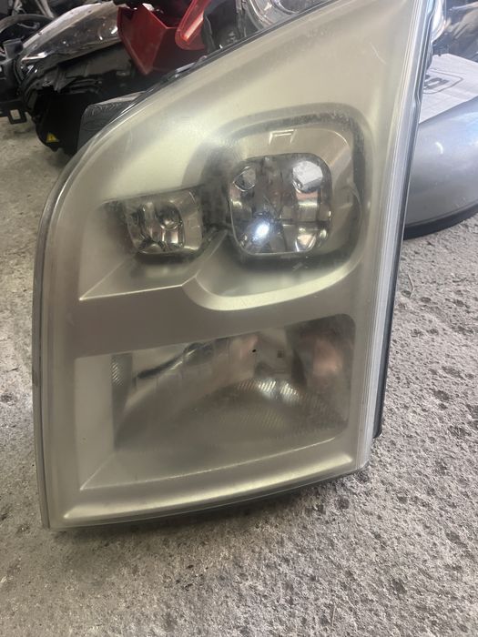Ляв и десен Фар Ford Transit