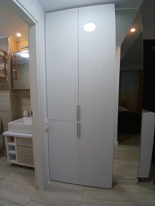 Închiriere apartament cu vedere la piscină  în  Cosmopolis