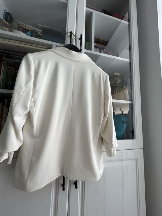 Vand sacou alb marca H&M in stare impecabila marimea 36/38
