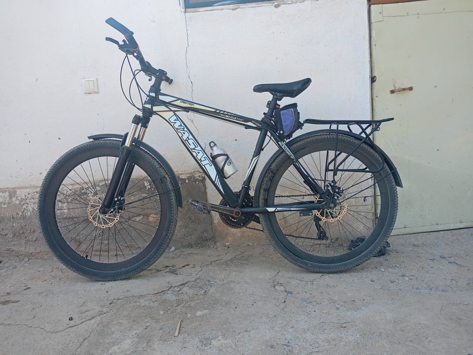 Velosiped bor srochna sotiladi 900000