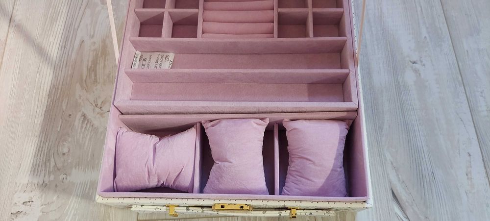 Кутия за бижута - НОВА