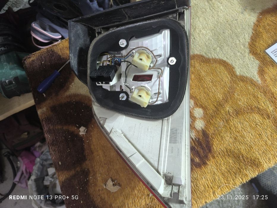 Десен стоп за БМВ е61 фейс, работещ, счупен външно