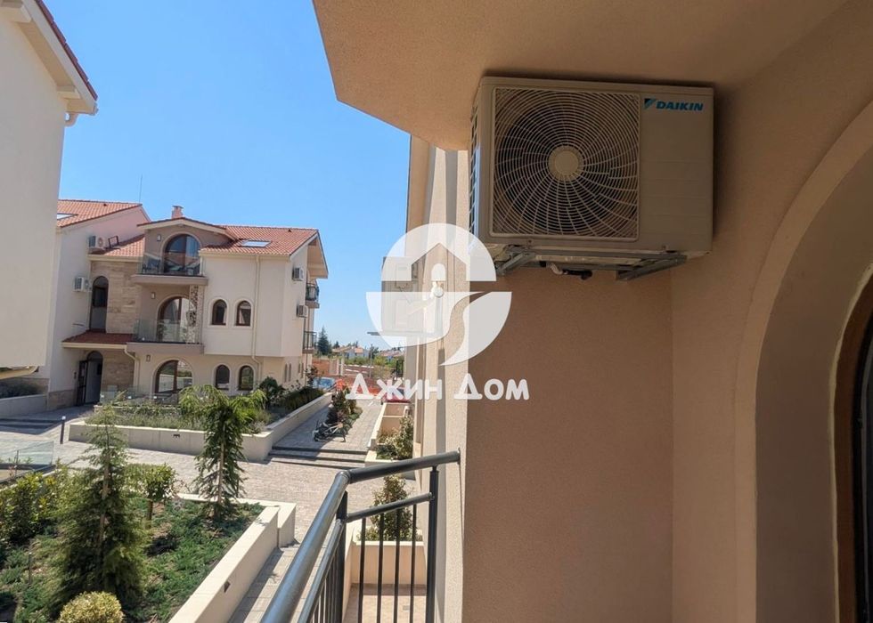 Стилен двустаен апартамент в к-с „Гранд Вилидж“, с. Кошарица