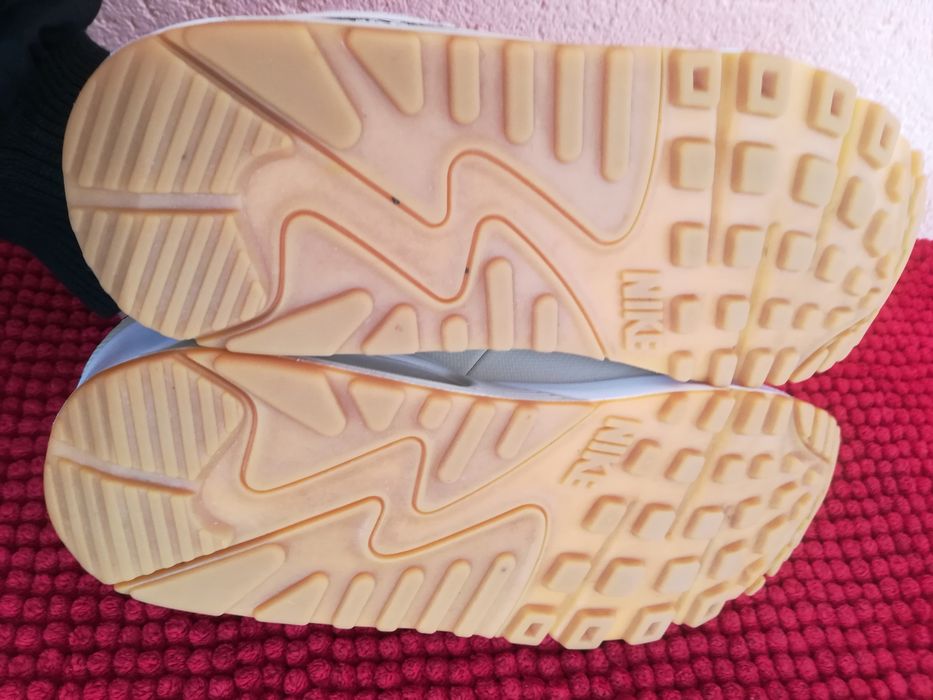 Adidași Nike Air Max nr 38,5 dama
