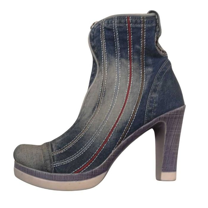 Vand ghete de blugi/denim,, cu toc, marimea 41, fermoar in fata