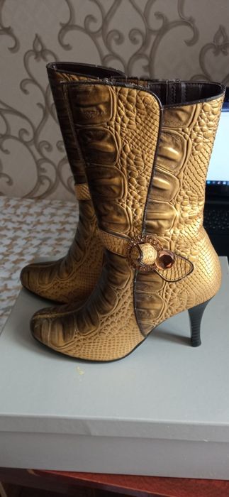 Продам сапоги новые