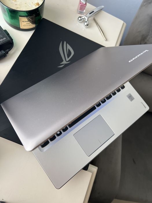 Lap top lenovo i5 ultra book