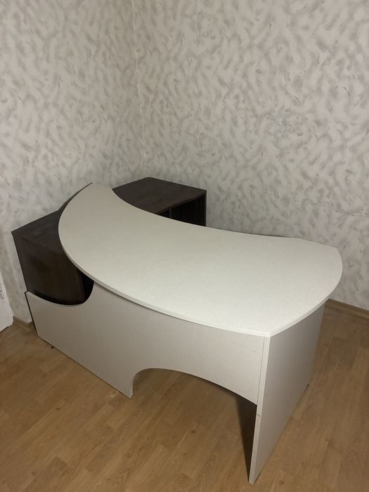 Офис Ъглово Бюро с Каса и Шкафчета