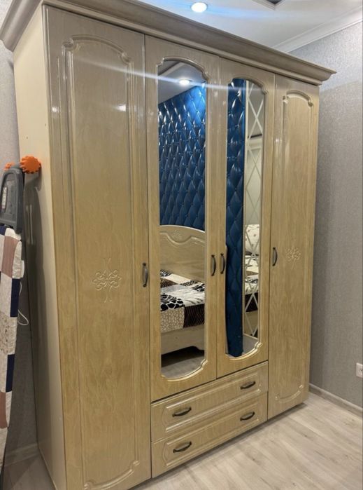 Продам спальный гарнитур