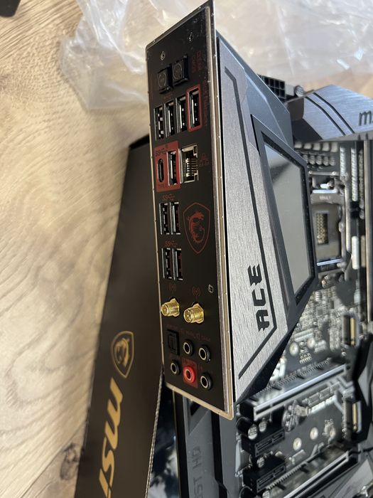 Материнакая плата Asus megz390 ace