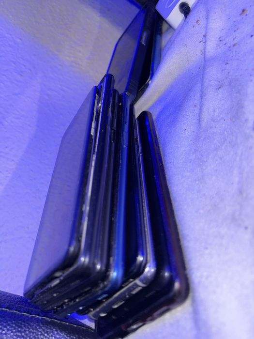 Telefoane , piese telefone , cititi descrierea