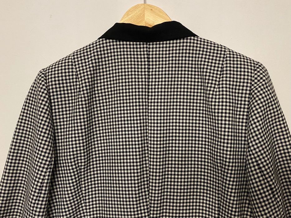 Дамско сако с джобове