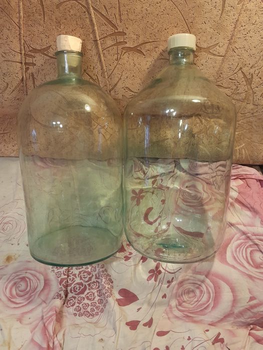 Продам бутылку,аудио кассету .