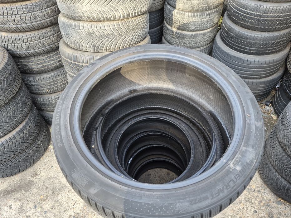 2бр. 245 40 19 Kumho зимни.