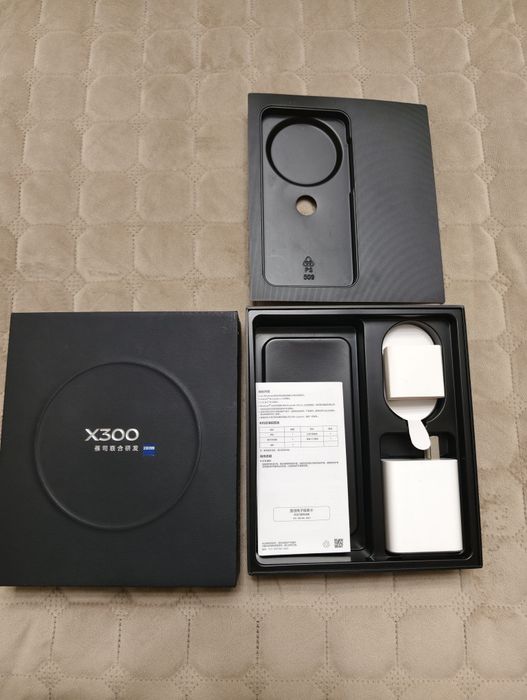 Смартфон Vivo x300 б/у