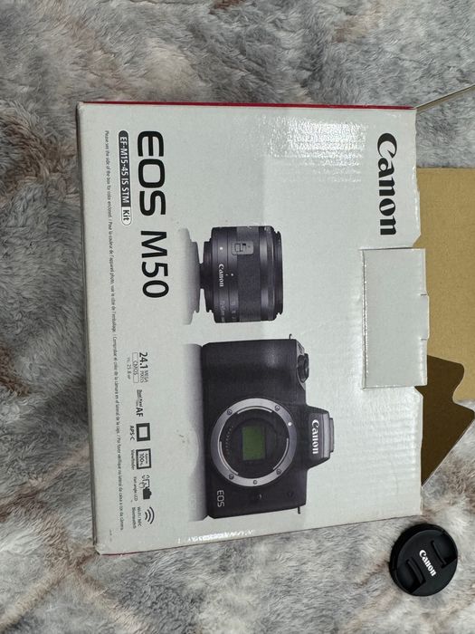 Canon EOS M50 Wi-Fi Kamera & EF-M 15-45mm IS STM Obeyktiv (Oq)