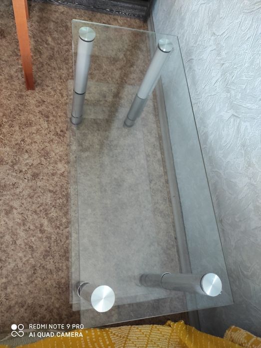 Продам стекланый тумба 3х ярусный