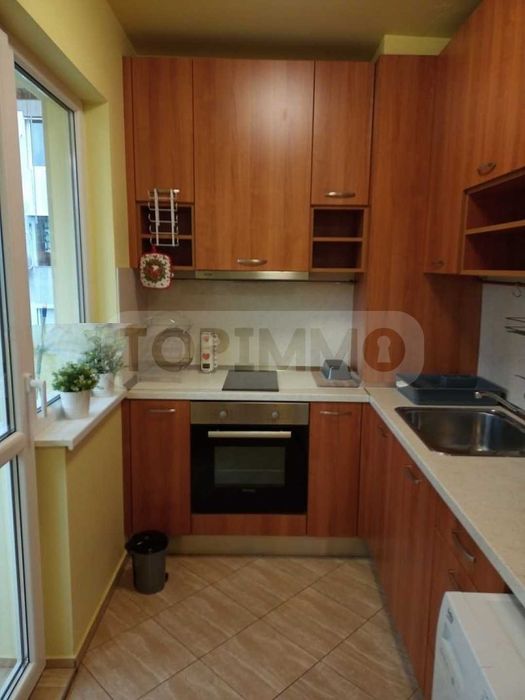 Дава се под наем Тристаен апартамент в Варна, Червен площад - 72 кв.м за 609.96 € - Снимка #4