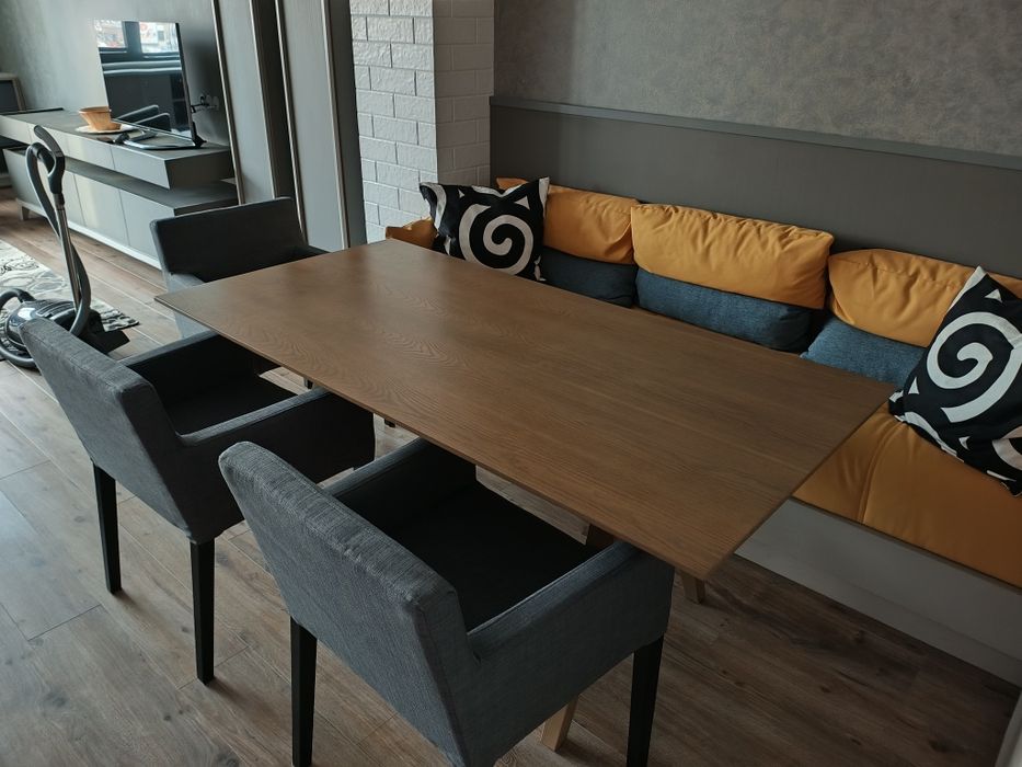 Трапезарна маса с естествен фурнир и столове