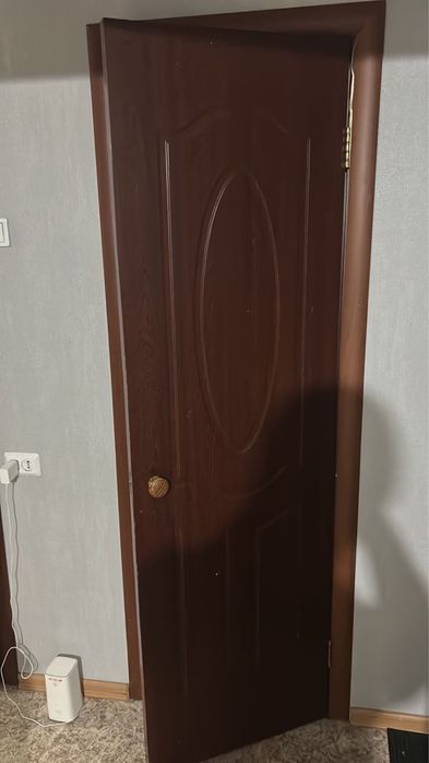 Двери и кровати  отдам бесплтано