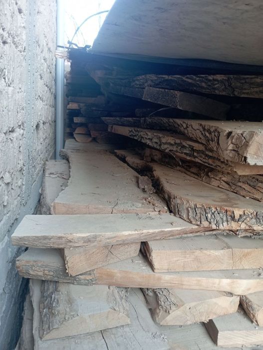 Taxta srochni sotiladi