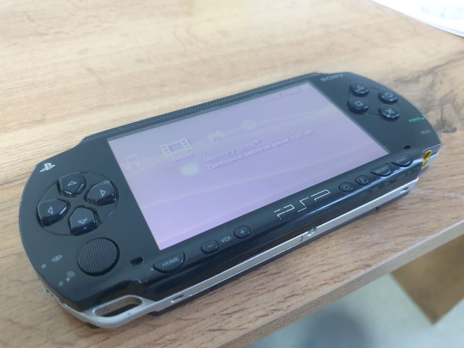 Psp 1000 fat торг есть