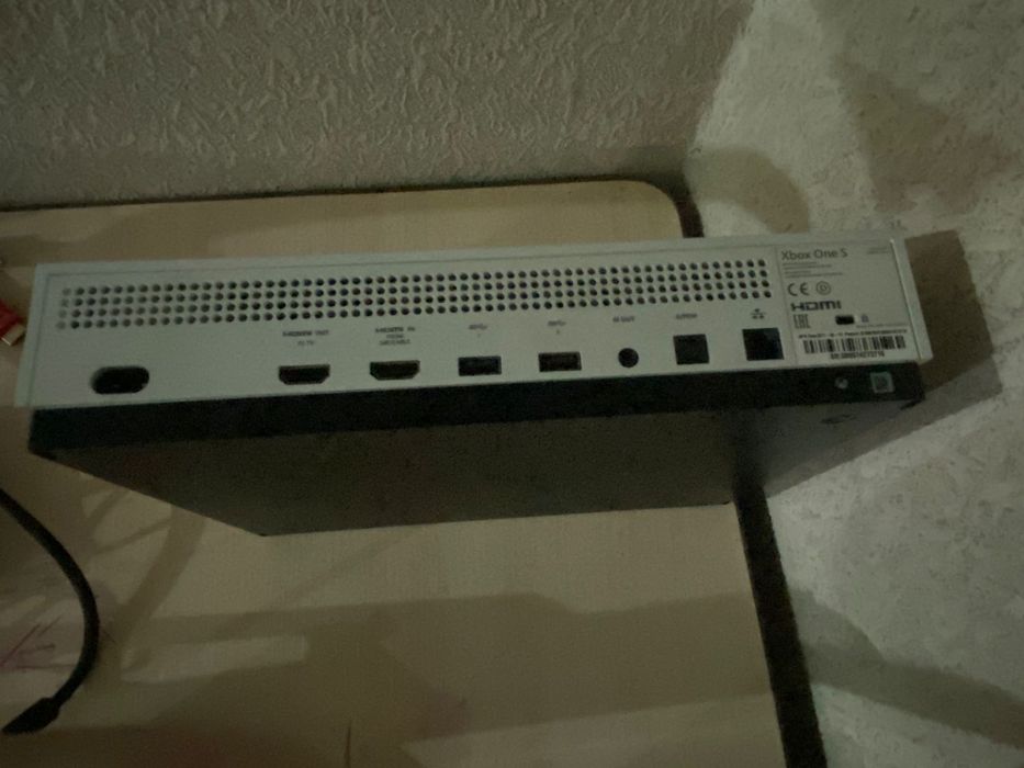 Xbox one s в отличном состоянии