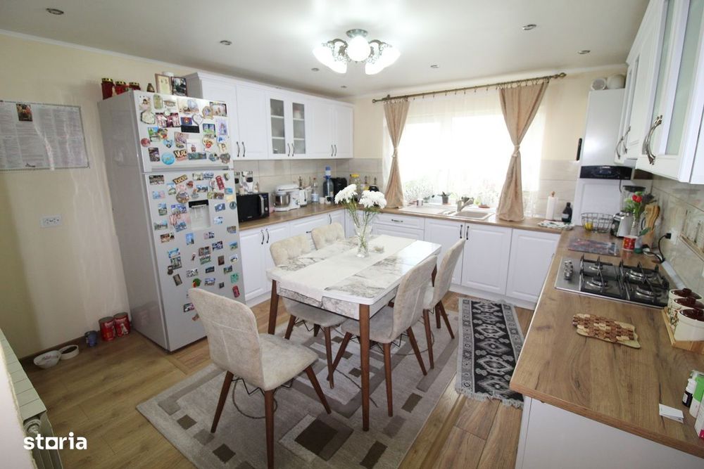 Vând casă P+M în Hunedoara, zona Micro3-Altex, teren 1413mp, f.s. 17m
