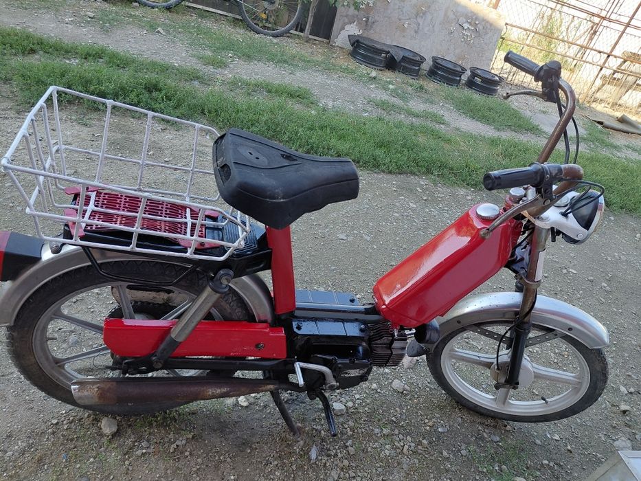 Vand scutere model retro de 125 si 49 cm