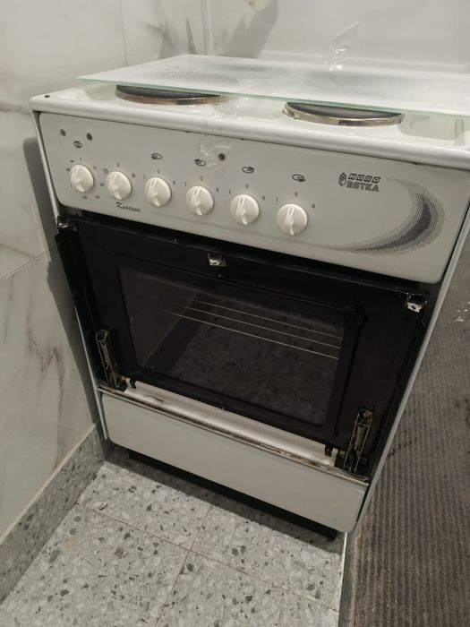 Электро плита в хорошем состоянии