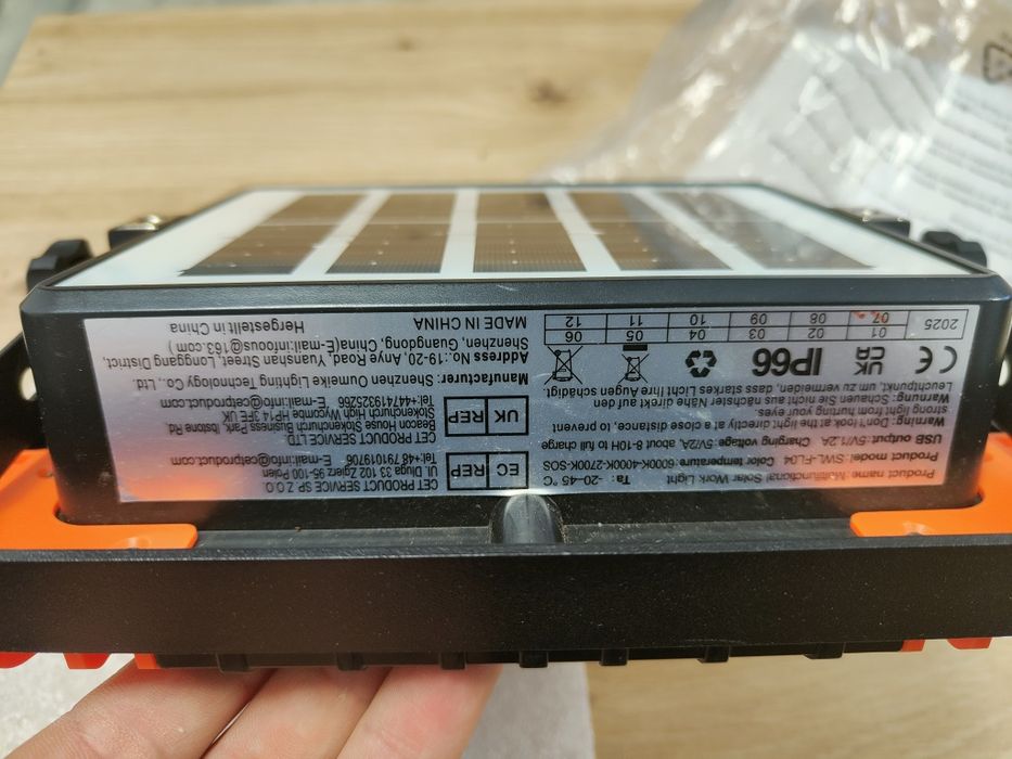Proiector LED Solar Multifuncțional IP66 – Reîncărcabil, 2700K–6500K, Nou