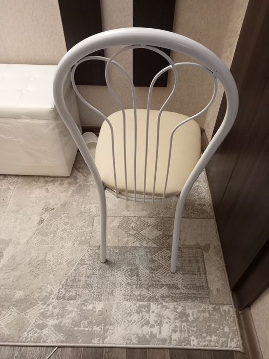 Продам стулья металлические