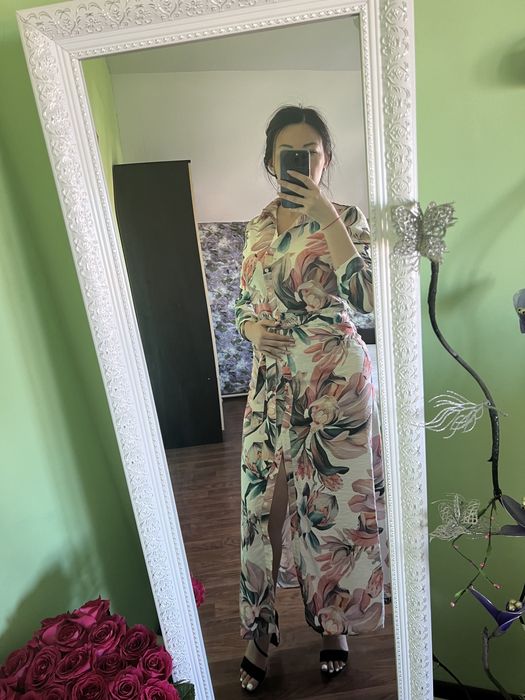 Платья 42р одеты по разу