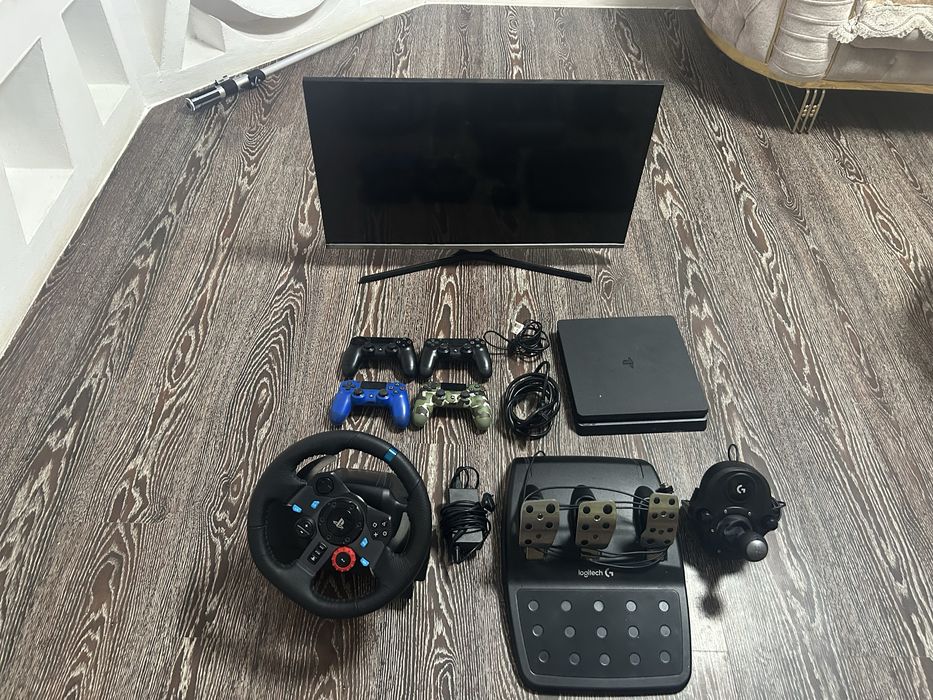 цял гейминг комплект – Samsung TV + PS4 + Logitech G29 + игри