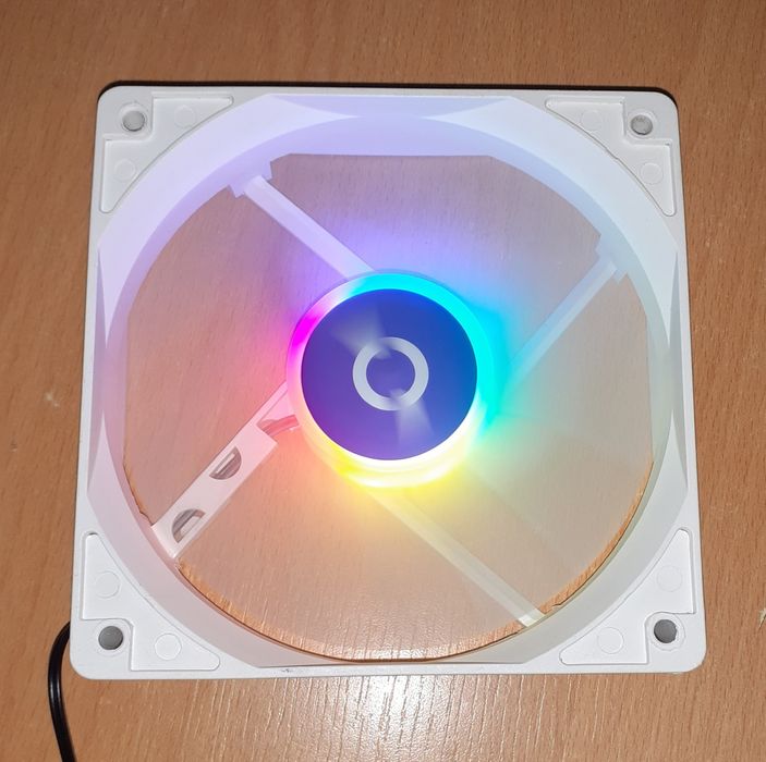 Vand Ventilator AQIRYS Cetus  120mm,Iluminare ARGB cu  LED-uri, Recomandat pentru Carcase de Gaming