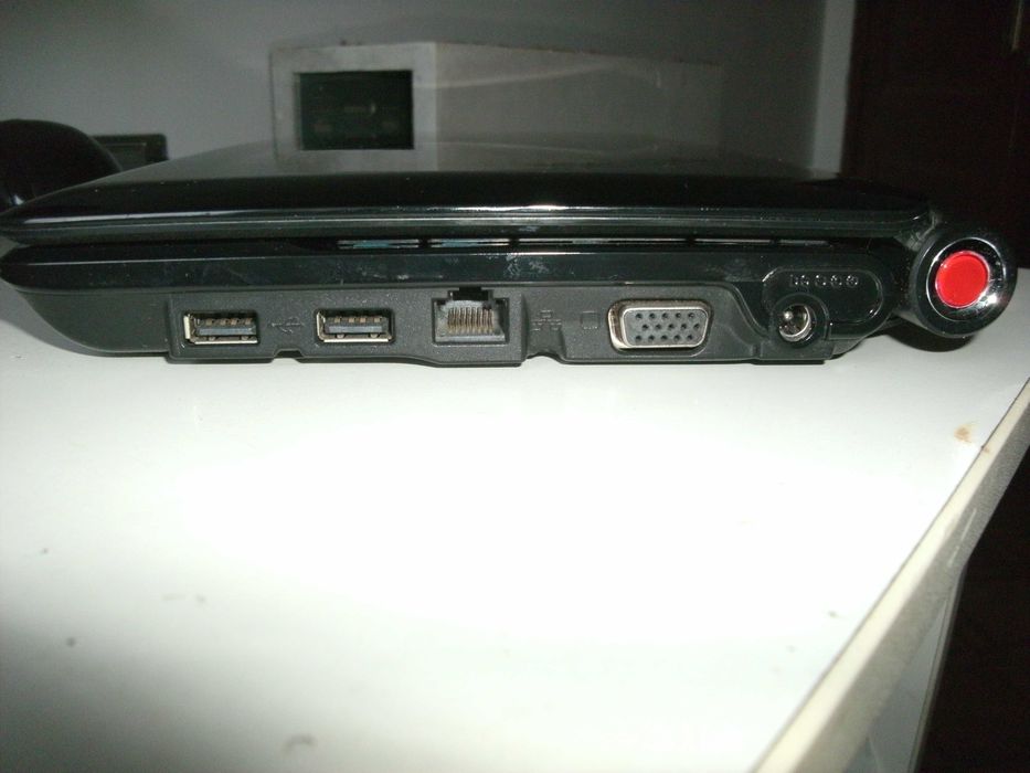 Нетбук Intel Atom